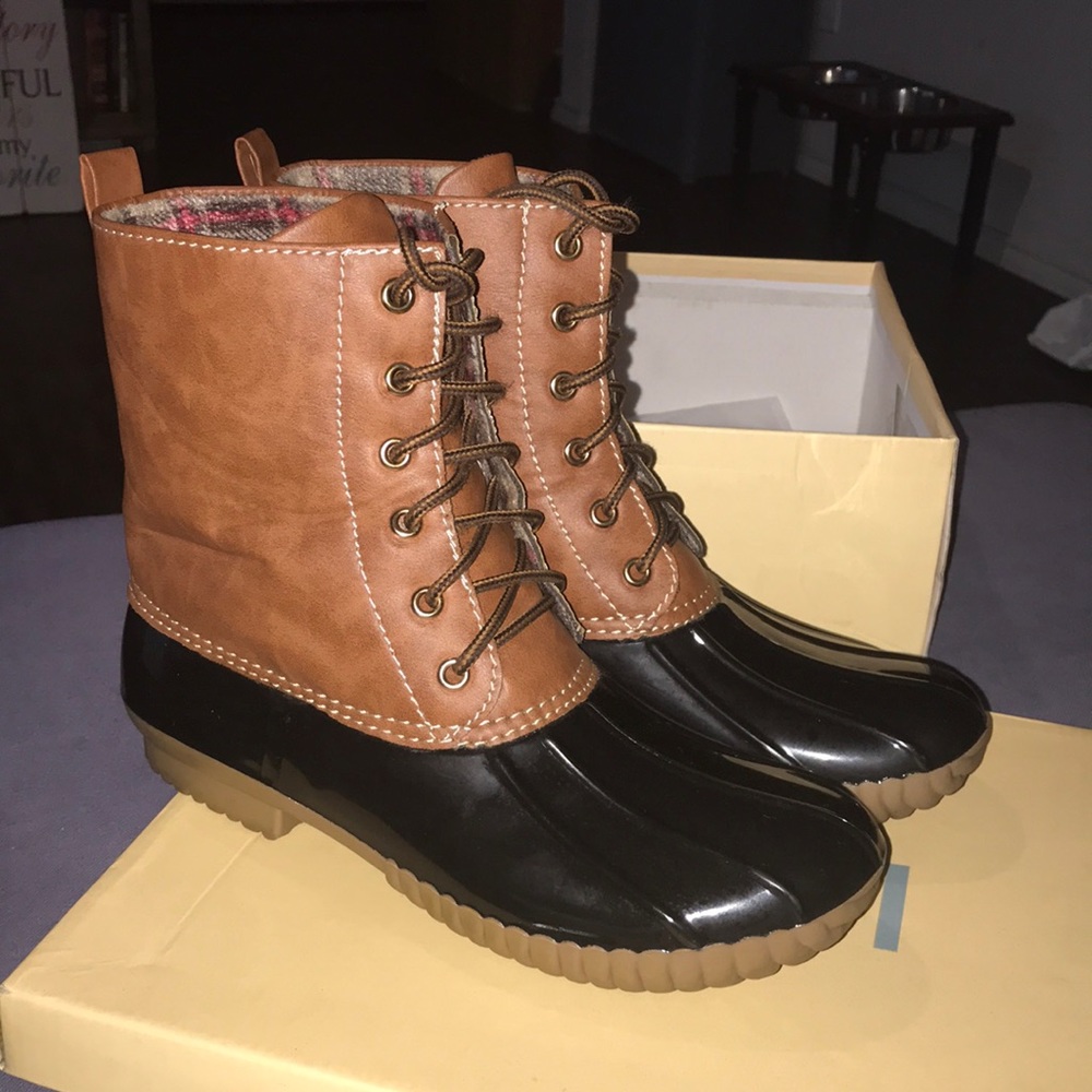 Yoki Duck Boots size 9 RUNS SMALL fits like an 8